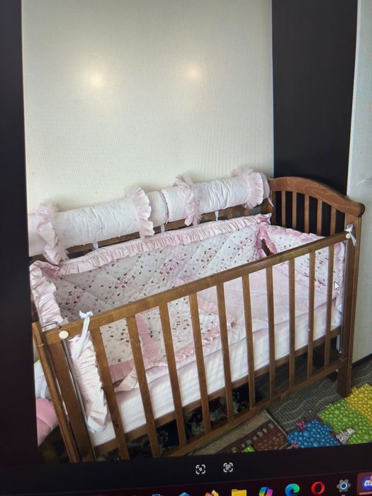 Продам комплект в кроватку
