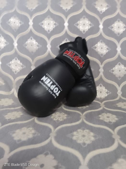 Продам перчатки боксерские