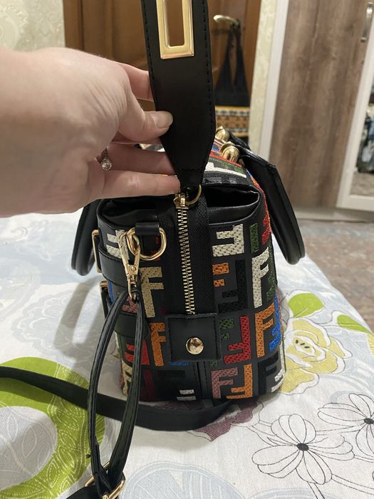 Продам женскую сумку