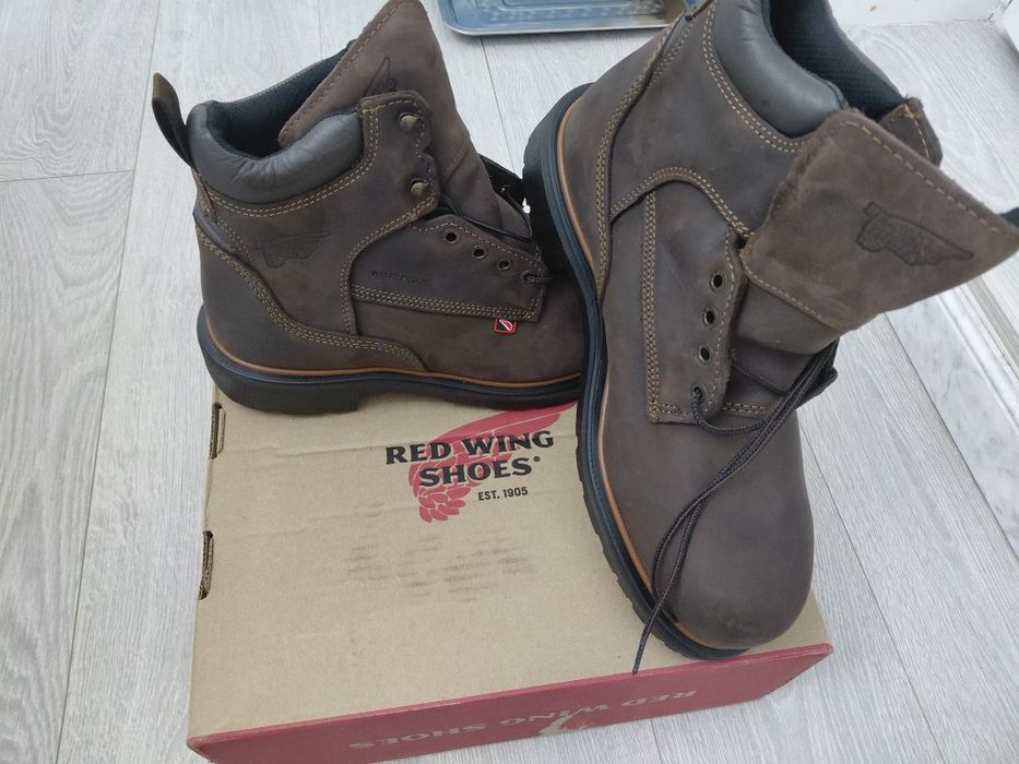 Продается спец ботинка