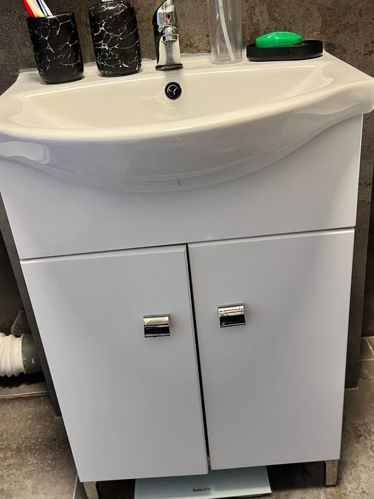 Mobilier baie 500 de lei