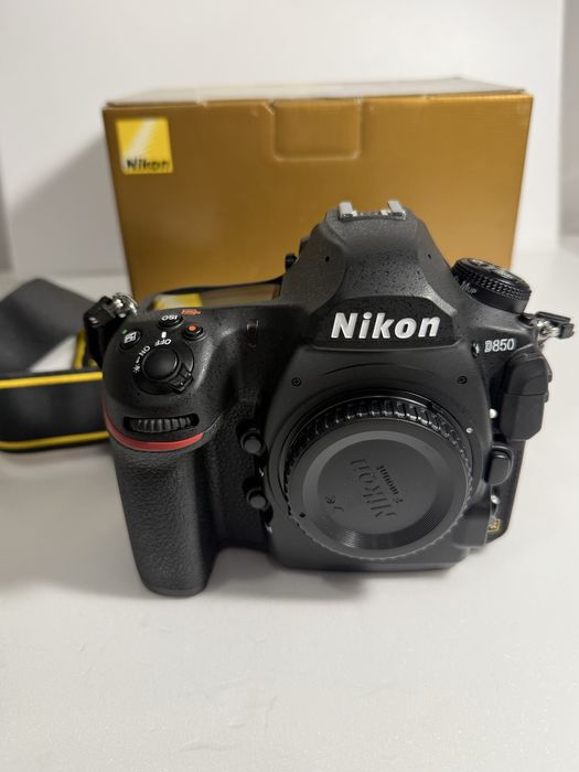 Nikon D850 + 24–70mm f/2.8G — малый пробег