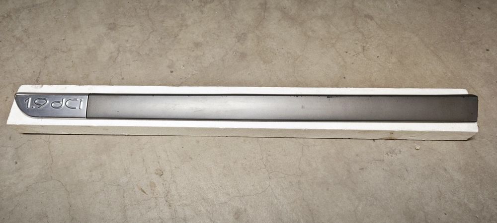 Лайсна за предна лява врата Renault Megane II MK2 2002 - 2007, 1.9dci