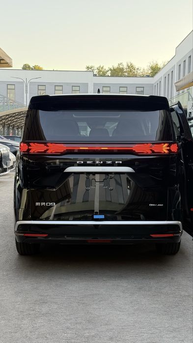 Denza D9 DM-i AWD полный привод в наличии