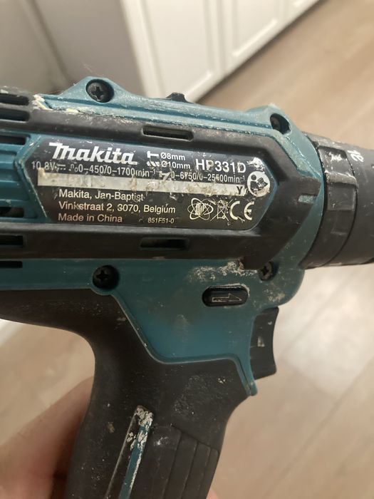 Makita filetanta  si incarcator HP331D (10.8v)