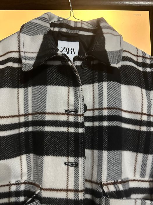 Късо палтенце Зара