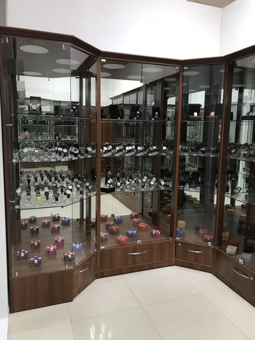 Витрина. Стелажи