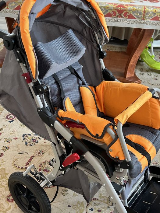 Продам детскую инвалидную коляску