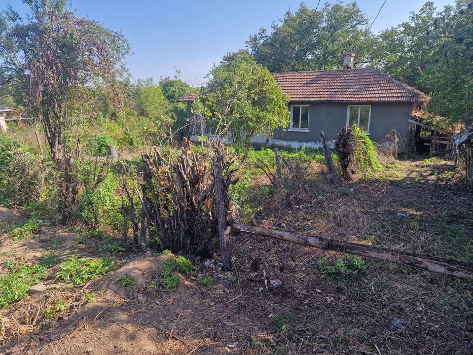 Продава се Етаж от къща в с. Брестовене, Област Разград - 100 кв.м за 102 €/кв.м - Снимка #4