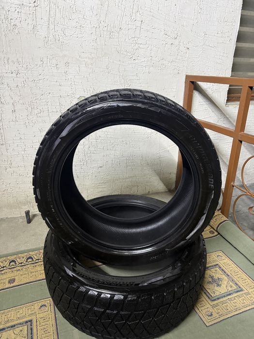 Bridgestone Blizzak 285/45 R22