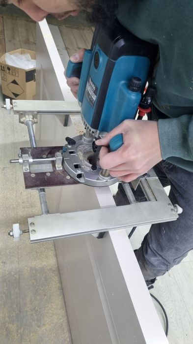 Установка двереи  и плинтусеи