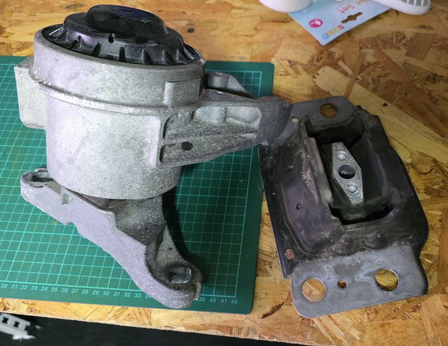 Set Suport motor Ford Mondeo Kuga Edge stare foarte buna poze reale