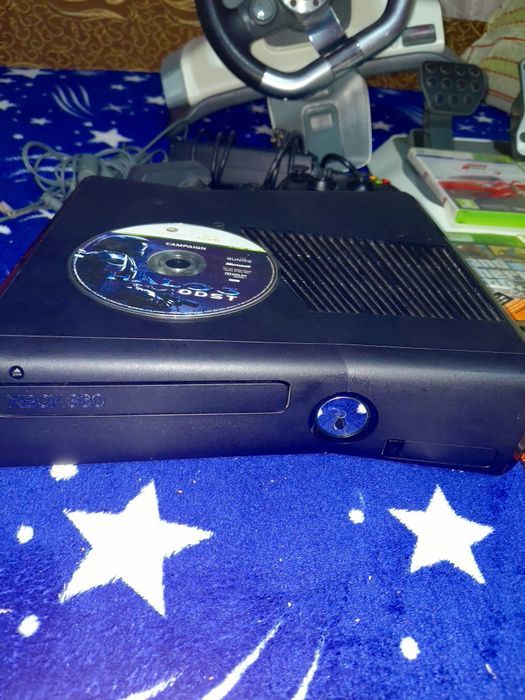 Xbox 360 cu volan pedale si joystick si 10 jocuri NEGOCIABIL
