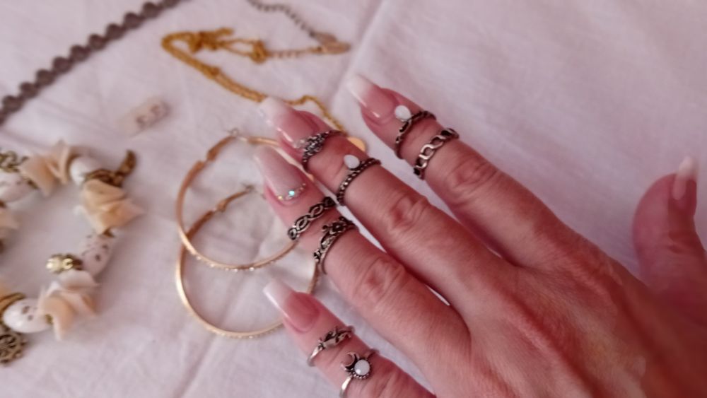 Бижута , синджир, гривна , пръстени