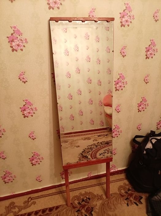 Зеркало продается