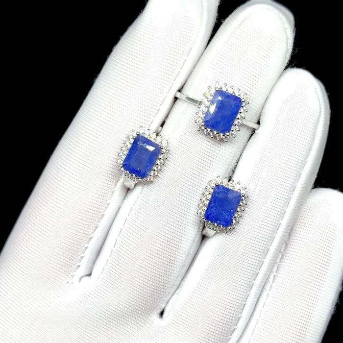 Комплект с натуральными Танзанитами