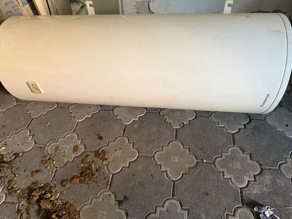 Продам Аристон водонагоеватель 200 литров