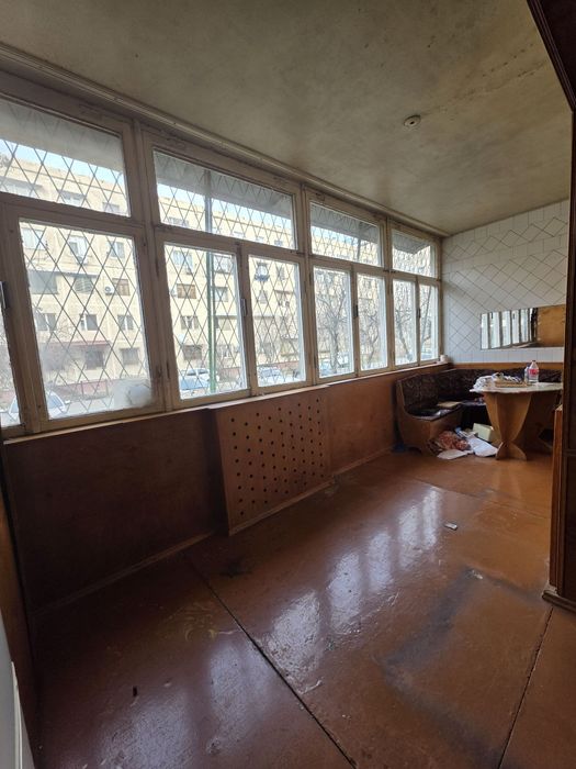 Юнусабад 12 метро Туркестан 3/1/5 балкон 2х6м