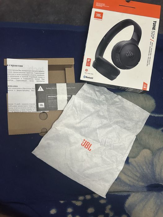 Продам наушники JBL520bt