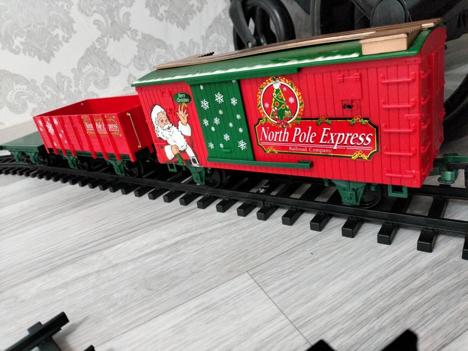 Продам игрушечный паровоз