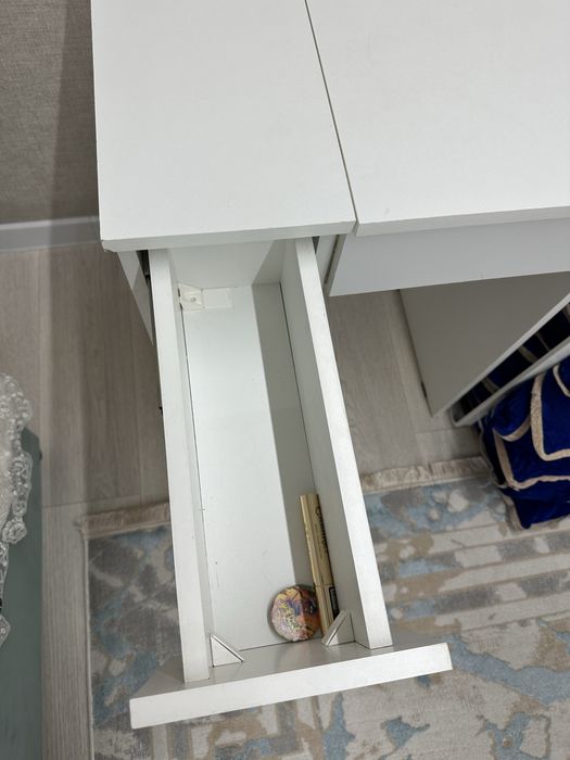 Продам туалетный столик