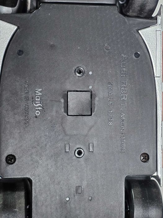 Macheta Auto 1/18 Maisto Audi R8R Le Mans 1999