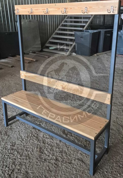 Скамейка для гардероба с крючками для одежды L=1,5 м