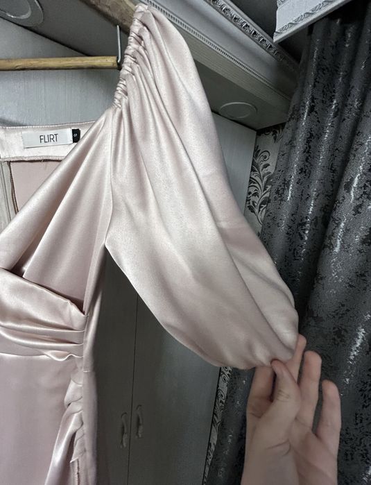 продам вечернее платье на девушку