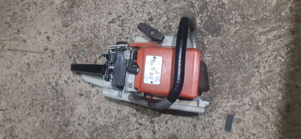 Drujba Stihl 042 AV, profesionala, de 68 cc, functionala, incompleta