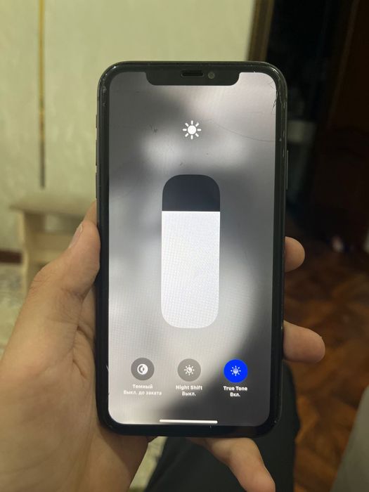 iPhone 11 в хорошем состояние