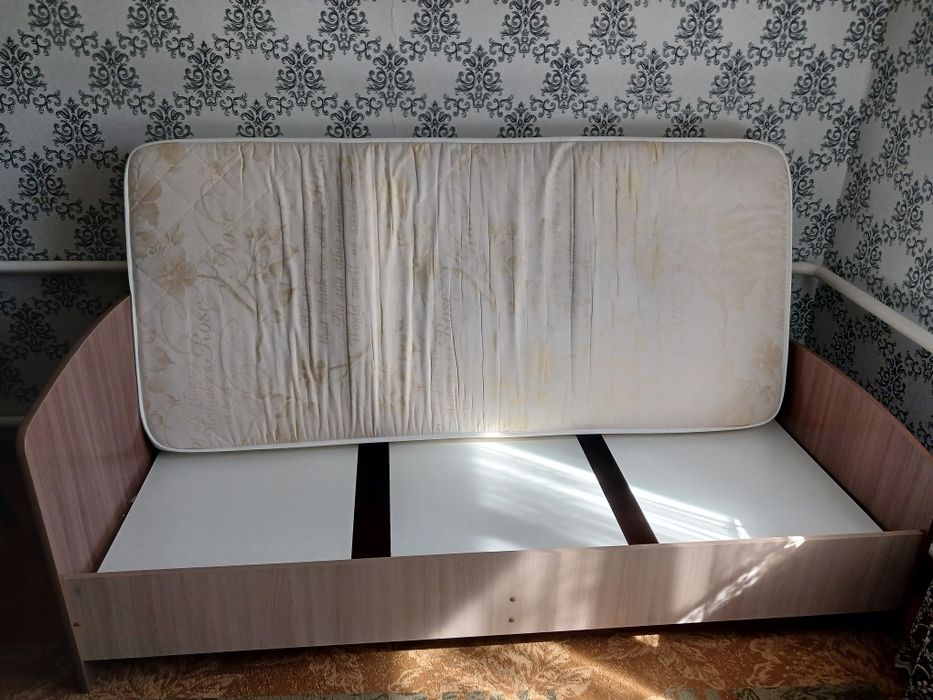 Детская кровать с матрасом