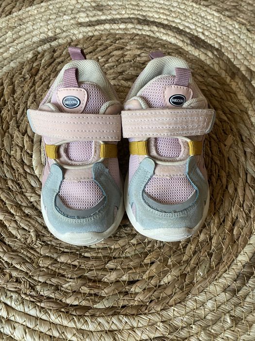 Продам детские кроссовки