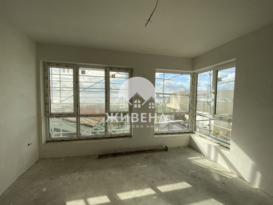 Продава се Двустаен апартамент в Варна, Бриз - 77 кв.м за 2572 €/кв.м - Снимка #2