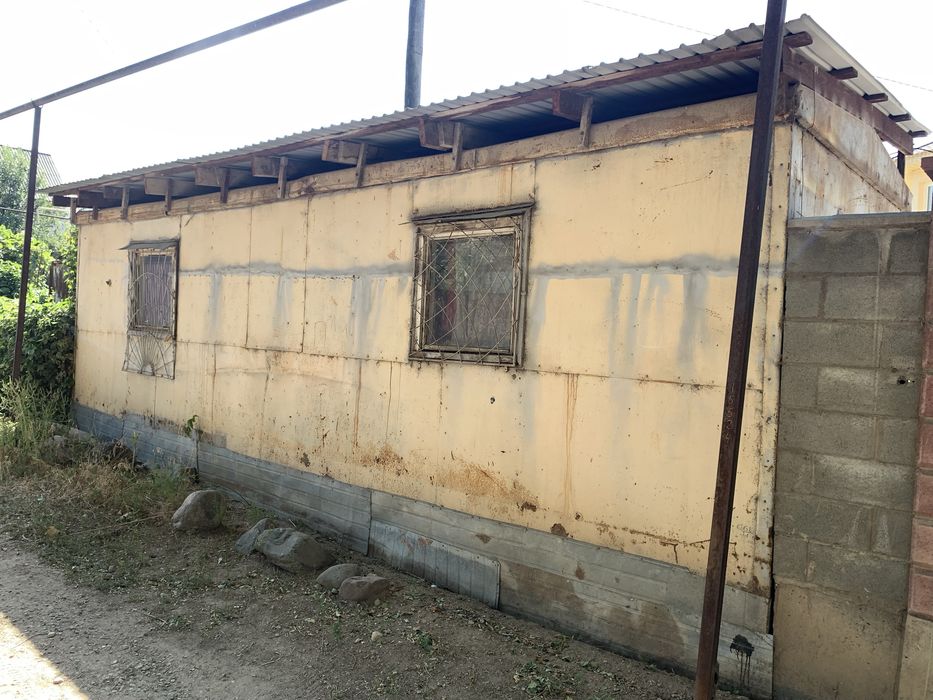 Жилой вагончик с крышой