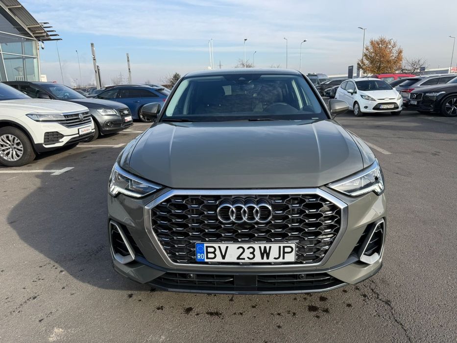 Vând AudiQ3 2025