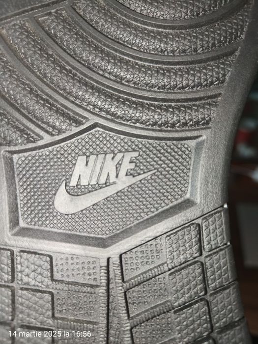 Vând adidași Nike Jordan mărime 43