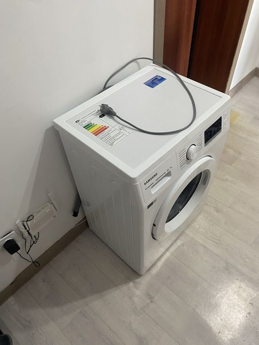 СРОЧНО СРОЧНО ПРОДАМ стиральную машину