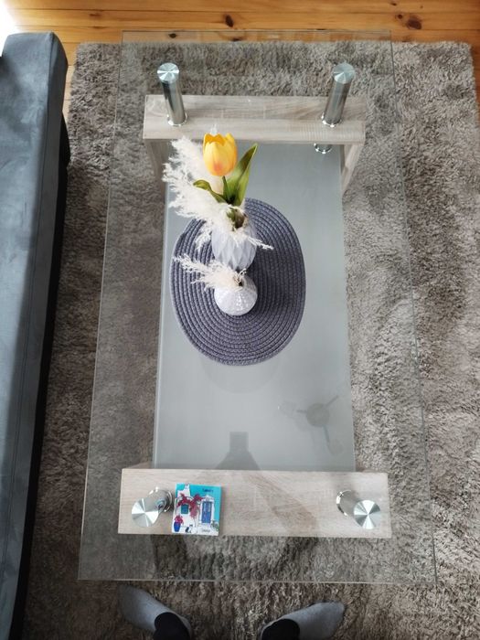 Стъклена холна маса