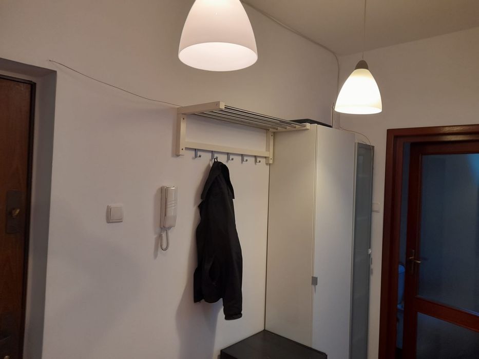 Inchiriez apartament in str. Plopilor