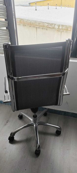 Scaun de birou premium – mesh, cadru cromat, ergonomic