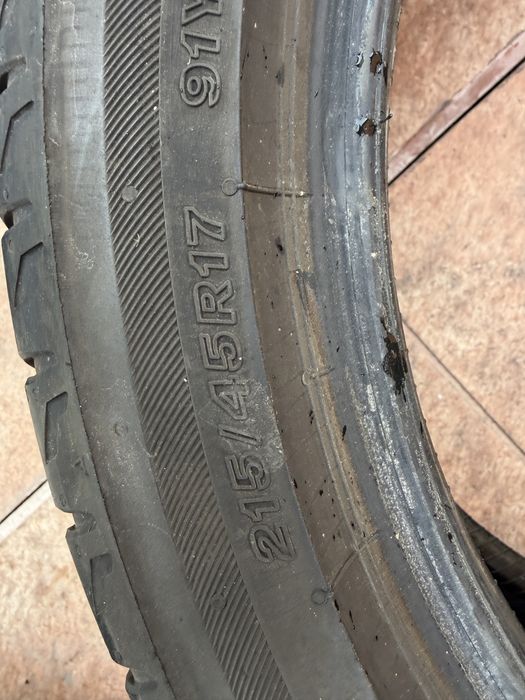 Brigestone 215/45/17 vara