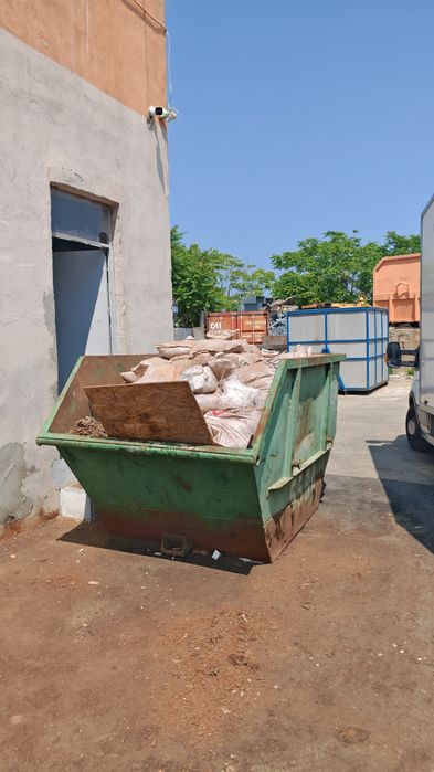 Inchirieri container moloz