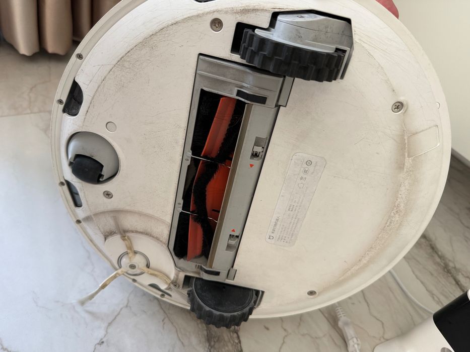 Xiaomi Mi Robot Vacuum / Mijia с LDS лазерна навигация и зарядна станция.