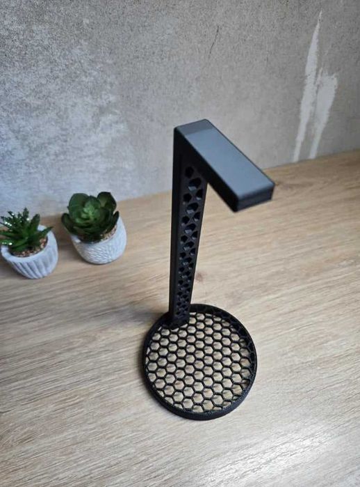 Поставка за слушалки + видео на процеса