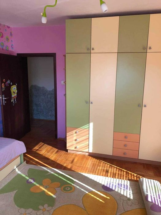 Два етажа от триетажна къща в кв. Вароша - 1500€/м2