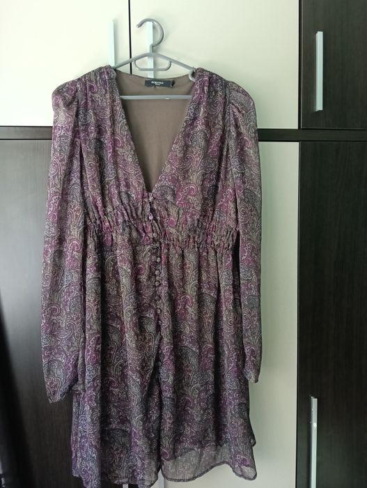 Vând rochiță de lungime medie