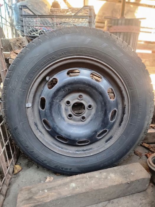 Vând set Anvelope + Jante 5x100 cu anvelope 195/65/R15