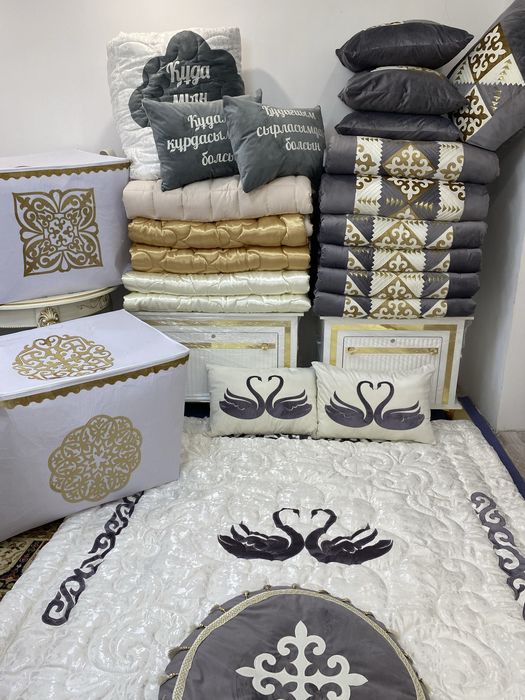 Ресейлік порножұлдыз Таня Орлова куннилингусты және жопындағы сперманы жақсы көреді.