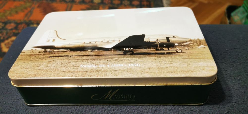 Alitalia Magnifica Class - Cutie din tablă de colecție  Douglas4