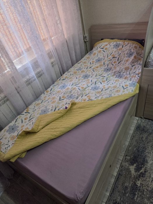 Продается кровать детская с матрасом.
